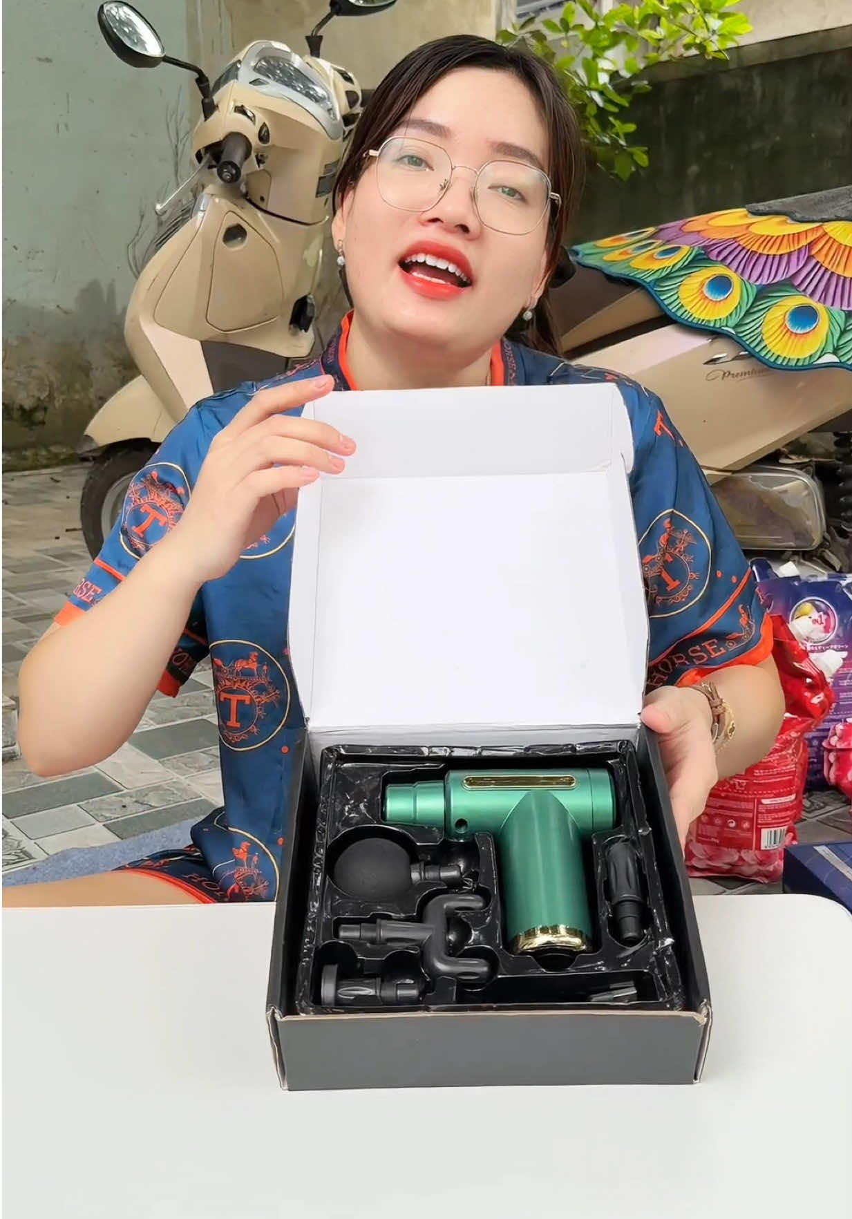 các bác có đoán cái máy massage cầm tay này tiền chục nghìn không ??? #xuhuong #tikokshop #maymassage #maymassagecamtay #maymassagemini 