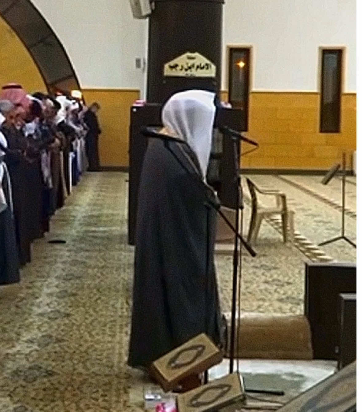 الفجريات الهادئة 😴.  ‏  ‏ ﴿وَأَقيمُوا الصَّلاةَ وَآتُوا الزَّكاةَ وَما تُقَدِّموا لِأَنفُسِكُم مِن خَيرٍ تَجِدوهُ عِندَ اللَّهِ إِنَّ اللَّهَ بِما تَعمَلونَ بَصيرٌ ۝ وَقالوا لَن يَدخُلَ الجَنَّةَ إِلّا مَن كانَ هودًا أَو نَصارى تِلكَ أَمانِيُّهُم قُل هاتوا بُرهانَكُم إِن كُنتُم صادِقينَ ۝ بَلى مَن أَسلَمَ وَجهَهُ لِلَّهِ وَهُوَ مُحسِنٌ فَلَهُ أَجرُهُ عِندَ رَبِّهِ وَلا خَوفٌ عَلَيهِم وَلا هُم يَحزَنونَ﴾ [البقرة: 110-112] ##ي#ياسر_الدوسري##ا#القرآن_الكريم