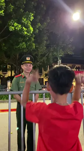 Chú ơi!! cố lên!!! 1,2...1,2... 🤣🤣 mong các em xinh thấy, cháu fan cứng em xinh nhé 😆  #a80 #emxinhsayhi 