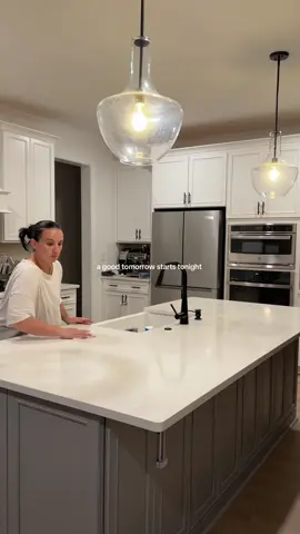closing shifts back in full swing 🧽🫧#closingshift #cleaningtiktok #momlife #MomsofTikTok #cleanwithme 