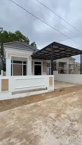 Hunian Pusat Kota 📍Jln. Sukamulya - Dansen ( Komplek Tepi Jalan Utama ) Rumah Type 70+ Hanya 4 unit..!!! Spesifikasi : - Luas tanah 8m x 18m - Kamar tidur 3 wc 2 - Pondasi beton bertulang+cerucuk - Struktur rangka badan bertulang - Dinding batako plasteran - Lantai keramik 60X60 - Rangka atap baja ringan - Atap genteng metal - Plafond rangka gipsum - Cat exterior & interior - Kusen pintu & jendela kayu kelas 1 - Sanitasi kloset Duduk & Jongkok - Listrik 2200 watt - Air bersih PDAM BONUS - Carport Cor Full - Pagar Keliling - Canopy Harga Promo = Rp 638.000.000,- Kpr / Cash / Tempo ( Cash Nego ) 🏠 Lokasi strategis, investasi menguntungkan! Jangan sampai kehabisan! 📞 𝙃𝙐𝘽𝙐𝙉𝙂𝙄 𝙏𝙀𝙇𝙋 / 𝙒𝘼 : 0858-0621-4267 𝙁𝙊𝙇𝙇𝙊𝙒 𝙄𝙂 : @rumah_pontianak_01 📲 Hubungi sekarang untuk survei unit! #carirumahpontianak #rumahpontianakkalbar #rumahpontianak 