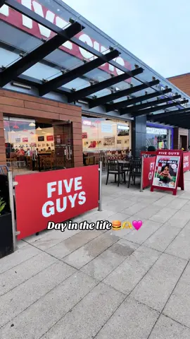 Day in the life obviously had to go for a five guys for food because I am absolutely obsessed with the food from here and the milkshakes mmm🤤🫶 {ad} #fiveguys #dayinthelife #burgers #edinburghfoodie #fyp @Five Guys Burgers & Fries @The Influence Room 