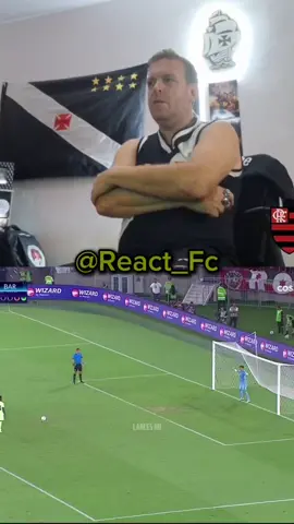 Reação vascaína nos pênalti da final do Mundial #Flamengo #Barcelona 😂😂 #react  #futebol 
