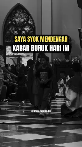 Saya syok mendengarkan kabar buruk Injil hari ini.  BACAAN INJIL: Inilah Injil Yesus Kristus menurut Lukas 13:22-30 “Orang akan datang dari Timur dan Barat dan mereka duduk makan di dalam Kerajaan Allah.” Dalam perjalanan-Nya ke Yerusalem Yesus berkeliling dari kota ke kota dan dari desa ke desa sambil mengajar. Maka bertanyalah orang kepada-Nya, “Tuhan, sedikit sajakah orang yang diselamatkan?” Jawab Yesus kepada orang-orang di situ, “Berjuanglah untuk masuk melalui pintu yang sempit itu! Sebab Aku berkata kepadamu, ‘Banyak orang akan berusaha untuk masuk, tetapi tidak akan dapat. Jika tuan rumah telah bangkit dan menutup pintu, kamu akan berdiri di luar, dan mengetuk-ngetuk pintu sambil berkata: Tuan, bukakan kami pintu! Tetapi Ia akan berkata, ‘Aku tidak tahu dari mana kamu datang’. Maka kamu akan berkata, ‘Kami telah makan dan minum di hadapan-Mu, dan Engkau telah mengajar di jalan-jalan kota kami’. Tetapi Ia akan berkata kepadamu: Aku tidak tahu dari mana kamu datang. Enyahlah dari hadapan-Ku, hai kamu sekalian yang melakukan kejahatan!” Di sanalah akan terdapat ratap dan kertak gigi, apabila kamu akan melihat Abraham dan Ishak dan Yakub dan semua nabi ada di dalam Kerajaan Allah, tetapi kamu sendiri dicampakkan ke luar. Dan orang akan datang dari Timur dan Barat, dari Utara dan Selatan, dan mereka akan duduk makan di dalam Kerajaan Allah. Dan ingatlah, ada orang yang terakhir yang akan menjadi terdahulu, dan ada orang yang terdahulu yang akan menjadi terakhir.” Demikianlah Sabda Tuhan U. Terpujilah Kristus. #katolik #omk #renungan #misa #ekaristi 