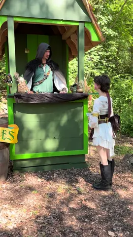I can’t believe I finally met @⚔️🥒The Pickle Priest🥒⚔️ after wanting to for so long. I love pickles so much and it was such a fun experience!! #renfaire #picklepriest 