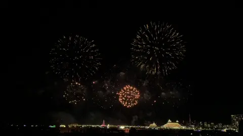 #煙火2025 🎆Mê luôn ạ!!!!🎉#八里 #淡水 #煙火🇹🇼 #nguoivietnamtaidailoan 