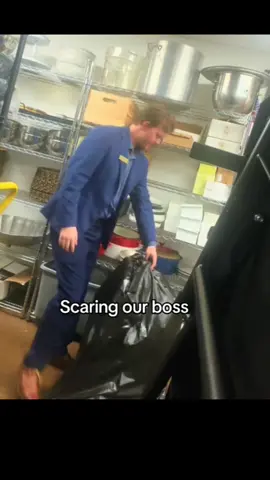 Prank boss #funnyprank #workpranks #prank #scarecam 