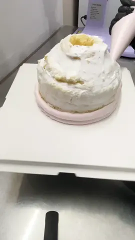 Làm bánh vui như chơi 🎂✨Mời cả nhà xem mình “biến hình” chiếc bánh xinh xắn nhé 🧁💕#VideoLàmBánh #TiệmBánhNgon #bánhsinhnhật #BánhSinhNhậtĐẹp #TiệmBánhNgon #BánhKemSinhNhật #bánhsinhnhậttheoyêucầu #bánhkemtạohình #độcđáo #BánhSinhNhậtDễThương 
