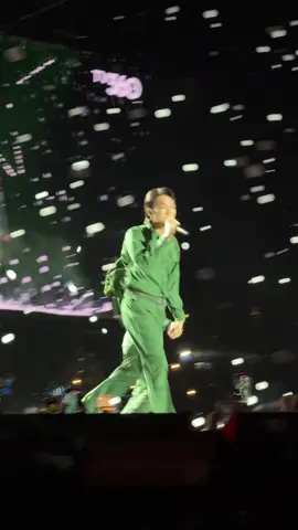 Dancing in the dark phiên bản chiến sĩ. Anh Soobin viết lại lời Việt toàn bộ luôn #schannel #LearnOnTikTok 