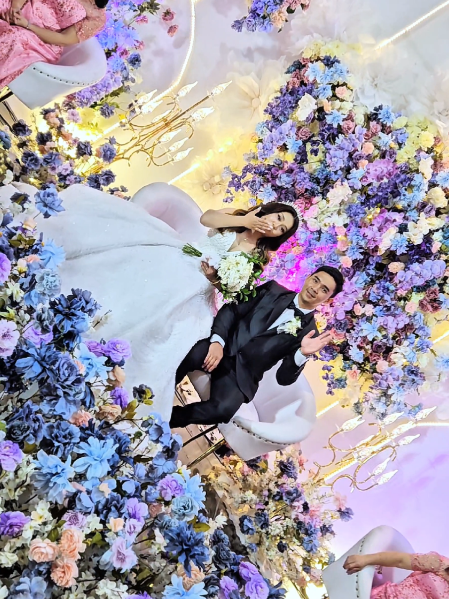 Happy wedding day @friscaeliantsyh_ dan @indra_langi Happily ever after ya berdua. Thanks to all vendor :  Dekorasi : @elde.corationpgk Venue : @le_parla MC : @edotmajid WO : @inlinemoment @im.alline @wiewie_ping_an @ollippp_ MUA : @cindy.makeupartist Hair do : @snt.stylee Bridal : @monalisa.bridal Foto video : @monalisa.bridal @monalisabridal_pkp Cake : @kwankwan_cake_bangka Lighting : @vhic_lighting Music : @sweetmatcha.music Content Creator : @momentnya.kita #fyp #nikah #wedding #weddingbangka #dekorasipernikahan 