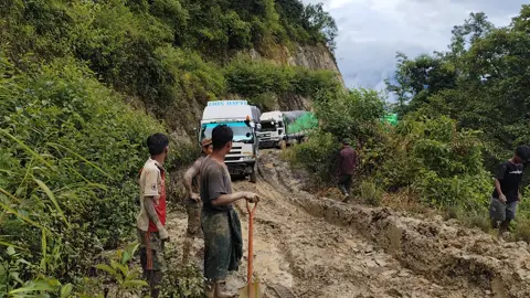 #ဒီတစ်ခါအိမ်ပြန်ခရီးကတော့😌😌😌#ချင်းတောင်တန်းမှကားဆရာလေး😁😁  #လာသီးကွင်းလမ်း #GE #နိင်ဦးတို့ကားတန်းတဲ့အဖွဲ့ကပါ😊😊😊