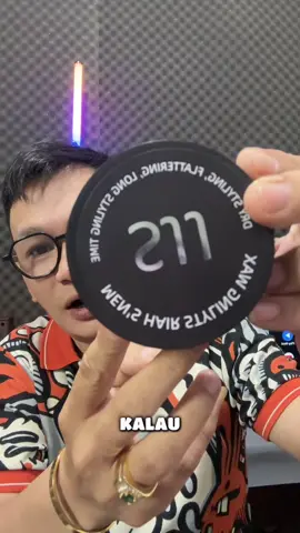 ✨Tampil kece tanpa ribet! ✨ Cukup 3 detik untuk gaya rambut rapi & tahan lama dengan SJJ Styling Wax 💈 ➡️ Natural look ➡️ Wangi tahan lama ➡️ Beli 1 Gratis 1 🔥 #HairStyle #StylingWax #RambutPria #WaxRambut #minyakrambut 