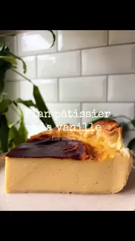 Recette de mon Flan pâtissier 💛✨ 🥧 Ingrédients : 	•	1 pâte feuilletée 🌀 	•	100 g de sucre 🍬 	•	90 g de Maïzena 🌽 	•	4 œufs 🥚 	•	1 L de lait 🥛 	•	Vanille liquide ou gousse 🌿 👩🏽‍🍳 Préparation : Étape 1 🌡️ Faire bouillir le lait 🥛 avec la gousse de vanille fendue (ou vanille liquide) Étape 2 🥄 Mélanger la Maïzena 🌽 et le sucre 🍬 ensemble  Étape 3 ➕ Ajouter les œufs battus 🥚 Étape 4 ⚡ Bien mélanger jusqu’à obtenir une pâte homogène Étape 5 👉 Verser le lait bouillant (sans la gousse) 🥛 et mélanger 🌀 Étape 7 Préchauffer le four à 200°C ♨️. Foncer un moule (beurré 🧈) avec la pâte feuilletée Étape 8 🍴 Piquer le fond avec une fourchette Étape 9 Verser la préparation 🍮 et lisser la surface  Étape 10 Cuire 30 à 40 min ⏱️ Étape 11 ❄️ Laisser refroidir puis déguster 🥰 #flan #recettes #pourtoi #patisserie #dessert 