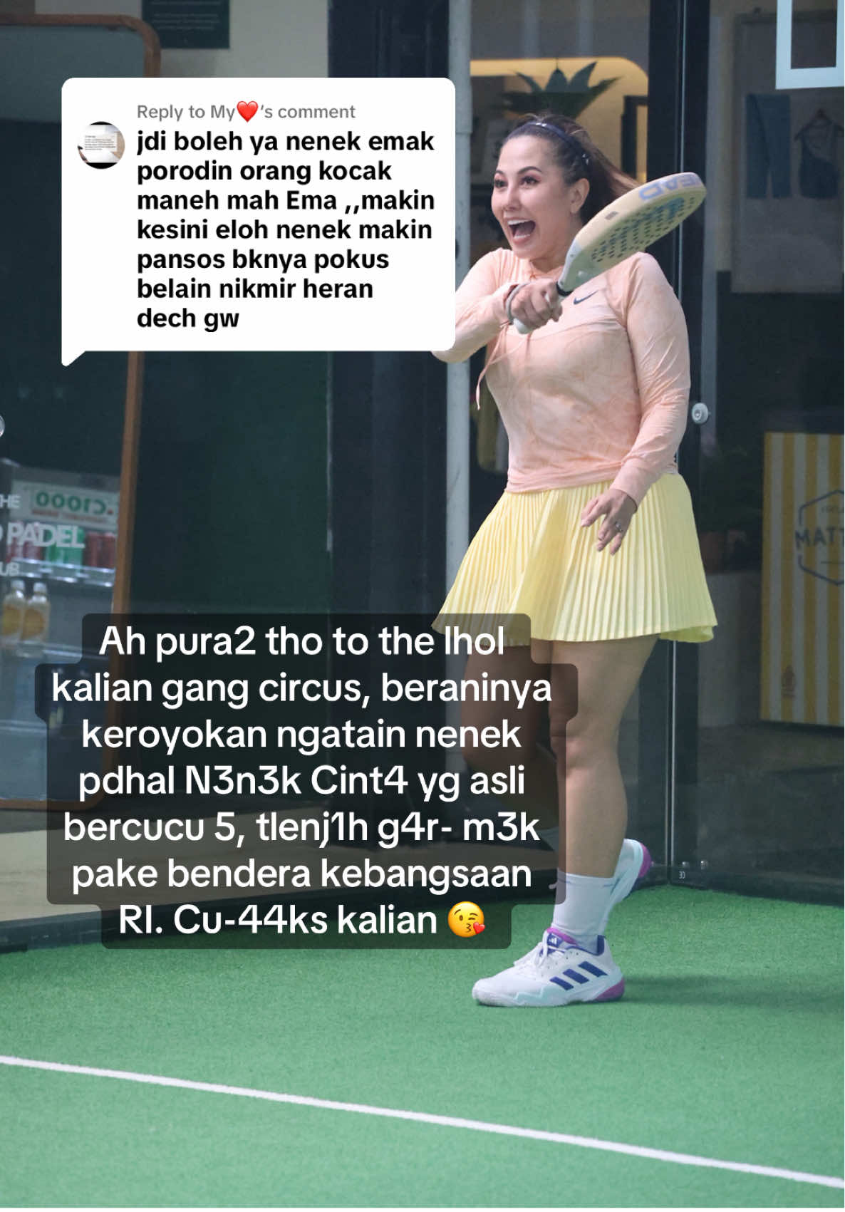 Replying to @My❤️  Masih berisik kalian yah! 2012 foto vulgar depan mobil, di sof, di kasur, berdiri, tiduran pakai topi cow boy dan  pakai BENDERA kita utk ngusap2 sambil didudukin mau DI UP LAGI???  Jangan main sosmed apalagi bikin konten dewasa klau ngga mau direspon warga net.  Saya netizen yg punya mata, ngga suka lihat bendera dilecehkan seperti itu!! 