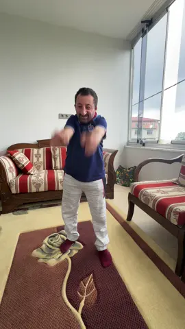 Böylesi Dans Figürleri Görülmedi! 💃🔥 Köksal Baba Aura King Tarzında!