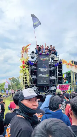 Asekk jossjiss polll🔥🤘@Tiongkok Genk @HB_HOREG BLITAR #karnavalkedungwarublora2025 