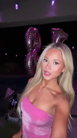 It’s your goddesses birthday subs😘 #paypiggy #paypig #findom #goddess #mistress 
