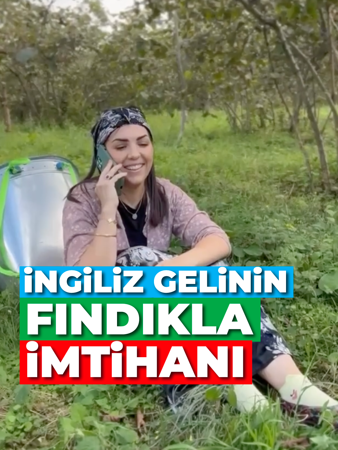 ♥️💙 İngiliz gelinin Trabzon'da fındık ile imtihanı güldürdü. My arkadaş videosu ile tanınan minik Sophia'nın annesi Clare Çam'ın Trabzon'da fındık bahçesinde çektiği eğlenceli video beğeni topladı. Fındık toplamanın zorluğunu eğlenceli bir video ile anlatan Clare o anları 
