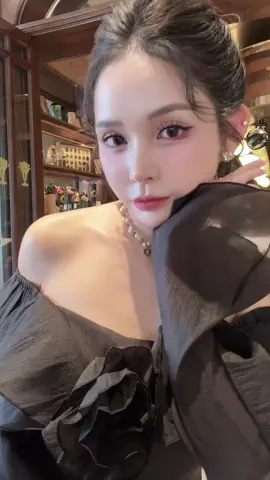 Bạch nguyệt quang của ai đây 😋 #xuhuong #huyenbe #outfit
