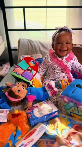 Tell me your baby loves Ms.Rachel without telling me 🤣 #babiesoftiktok #6months #babygirl #msrachel #msrachelsongforlittes #msrachelforthewin 