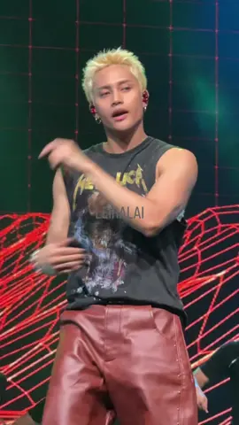 Sheeesshh! 8tonball @FELIP @SB19 Official @Sisiwgapore @A’TIN Singapore  #simulaatwakasworldtour2025 #simulaatwakassingapore #SAWSG #sb19insingapore #sb19singapower #sb19 #sb19_ken #sb19ken #felip #fyi #viral #concert #sisiwgapore #atinsingapore 