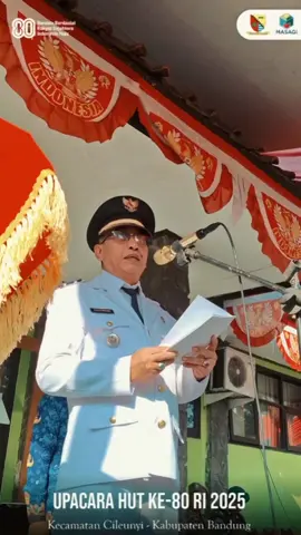 Sampurasun Wargi Cileunyi... Pemerintah Kecamatan Cileunyi melaksanakan Upacara Peringatan HUT RI ke-80 dengan penuh khidmat dan semangat. Upacara yang berlangsung di Halaman Kantor Kecamatan ini dihadiri oleh Pejabat Struktural serta Staf Kecamatan, Forkopimcam, Purnawirawan TNI, PGRI Cileunyi, Tokoh Masyarakat, pelajar, Organisasi Masyarakat, Organisasi Pemuda dan masyarakat umum. Mereka semua bersatu dalam mengenang jasa para pahlawan dan merayakan kemerdekaan Indonesia dengan penuh kebanggaan. Prosesi upacara berlangsung dengan tertib dan lancar, diawali dengan pengibaran bendera merah putih oleh Pasukan Pengibar Bendera (Paskibra) Cileunyi yang terdiri dari siswa-siswi SMA/SMK/MA di wilayah Kecamtan Cileunyi. Dalam amanatnya, Camat Cileunyi menekankan pentingnya semangat kemerdekaan dalam membangun daerah yang lebih baik. Beliau juga mengajak seluruh masyarakat untuk terus bersatu dan berkontribusi dalam memajukan Kecamatan Cileunyi. Melalui kegiatan seperti ini, diharapkan masyarakat dapat semakin menyadari pentingnya nilai-nilai kemerdekaan dan kebangsaan. Upacara ini menjadi momentum penting untuk mempererat tali silaturahmi dan meningkatkan semangat gotong royong di kalangan masyarakat. Dengan demikian, Kecamatan Cileunyi dapat terus maju dan berkembang menjadi daerah yang lebih sejahtera dan harmonis. Minggu, 17 Agustus 2025 _________________________________________ CILEUNYI MASAGI! KABUPATEN BANDUNG BEDAS BEDAS BEDAS, LEBIH BEDAS! @dadangsupriatna @alisyakieb  @cakra.amiyana @prokopimkabbandung @bandungpemkab @diskominfobdgkab @cucugandawijaya _________________________________________ #kecamatancileunyi #cileunyimasagi #cileunyi #kecamatan #bandung       