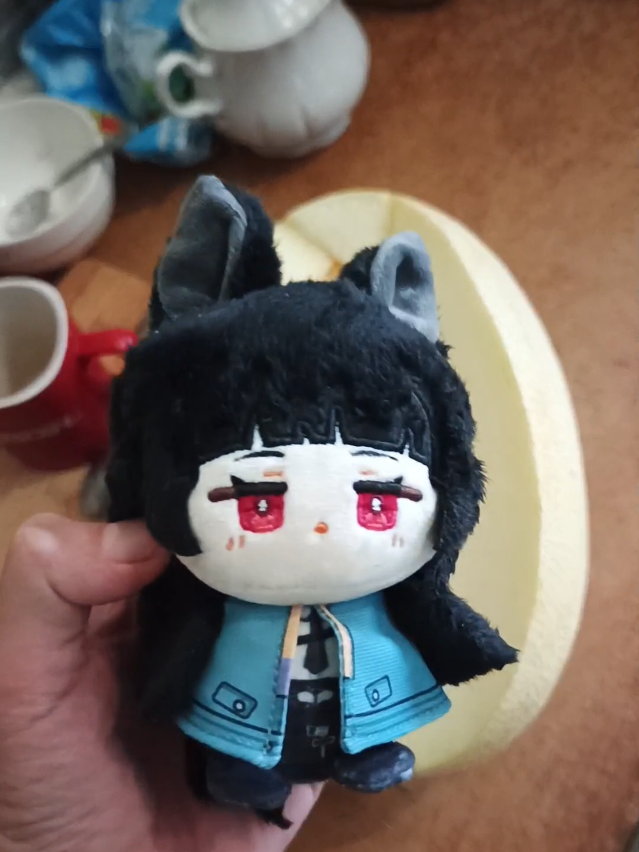 What is she doing?! #plush #hoshimimiyabi #Miyabi #zzz #zenlesszonezero 