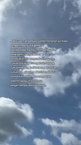 entah itu traumanya yang belum berdamai dengan hatinya tapi Tenang arik selagi tidak menyangkut orang ke tiga abangmu ini punya rasa sabar seluas samudar. 🫂🤧 @riyya26_ 