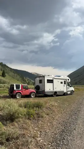 Come with us on a typical travel day living in an RV full time🚐 We are leaving one of our favorite places in the US🥹 fortunately we were able to campo here for free for 16 days so we took full advantage of staying right next to the creek🏔️🌲 Now we are in a less beautiful spot but we just needed a place to crash for the night bc we have an early morning hike🥾 What questions do you have about RV life?🫶🏼 #rvlife #rvliving #rvlifestyle #camping #travel 