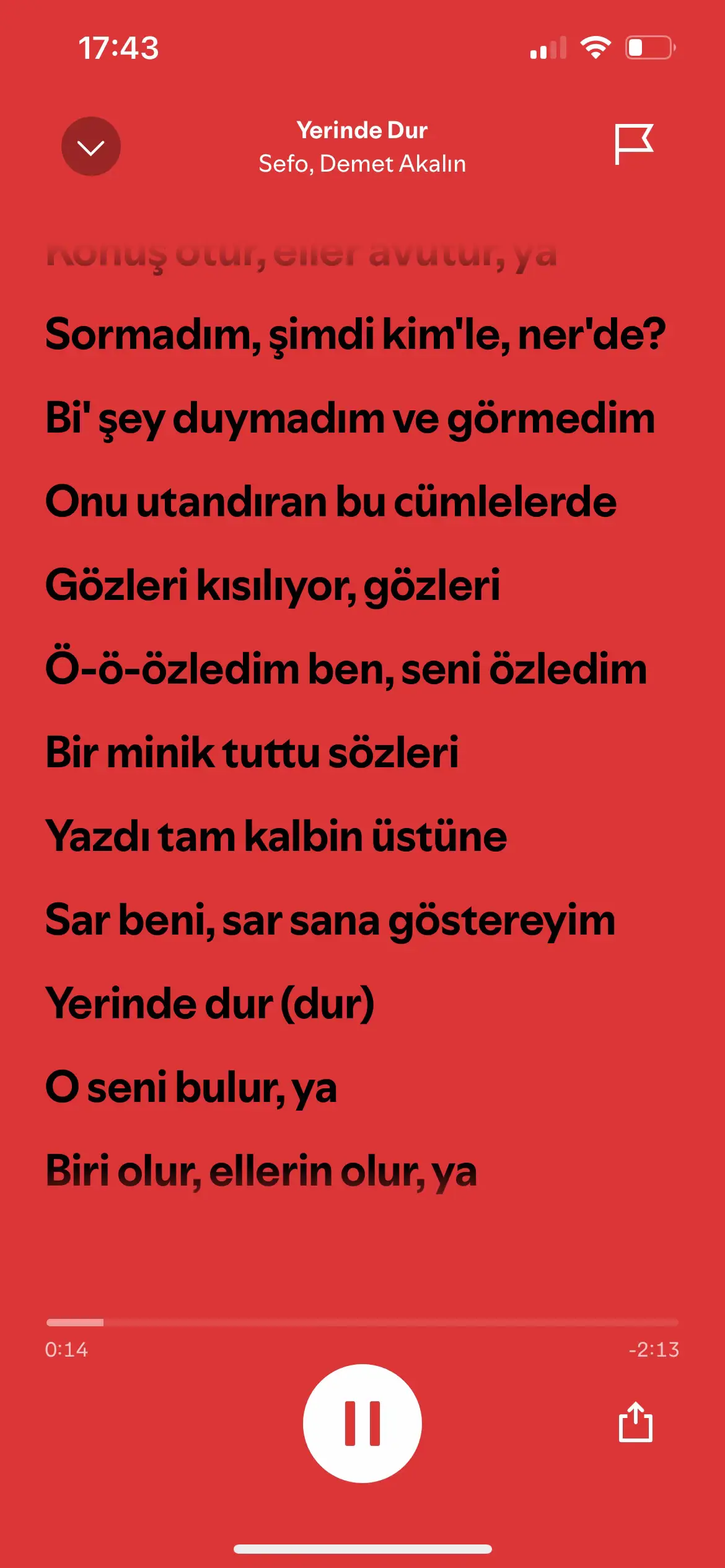 Gözleri kısılıyor gözleri