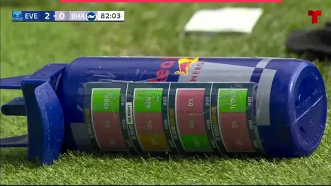 Un genio 🧠 Jordan Pickford ya sabía a dónde iba a tirar Welbeck ese penal… ¡Lo tenía anotado en su botella! 🥤 🔵 Everton 2-0 Brighton ⚪️ #PremierLeagueTelemundo #PremierLeague #JordanPickford #DannyWelbeck #Everton 