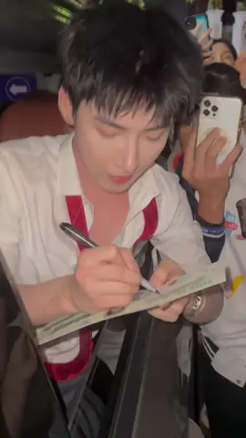 có cần cười xinh v khong tr🥹🥹 áo giãn quá đó hùng oi😭😭 cre : itshthuong_ #geminihunghuynh #deptrai #vairal #xuhuongtiktok #xhhhhhhhhhh 