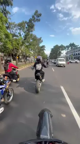 gowgowwwwww ada ladusing.. #supermotoindonesia #bandunghits🔥 #real #motorunta 