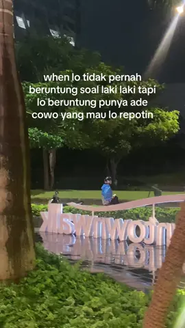 dia rela malem malem ujan ujanan buat jemput gw padahal besoknya sekolah 🥹