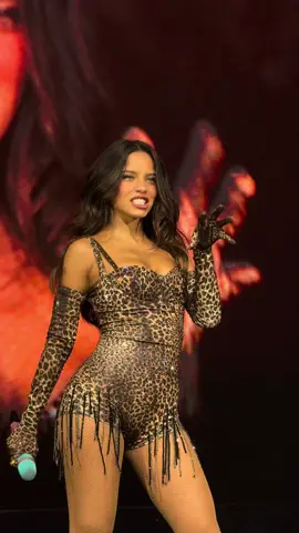 Emilia le dice a sus fans que son tan tiktokeros… #emilia #emiliamernes #emiliatour2025 #miami #concierto 