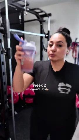 Just finished my 2nd week of workouts!💪🏼 today was shoulders + back day🔥 did you workout today? #GymTok #workoutmotivation #fitnessjourney #weightlossjouney 