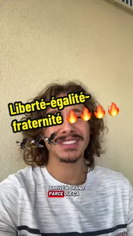 Romain parle cinéma en mangeant une pêche 