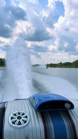 Shake n bake 🤘🏽 #shakenbake #jetboat #roostertail #michigan #boat 