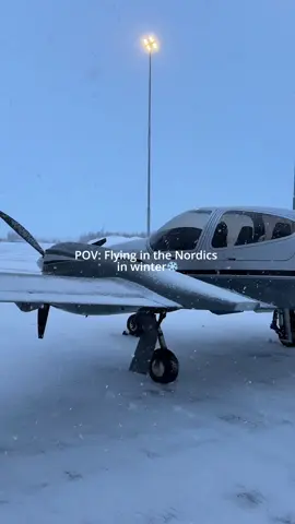 In the Nordics, pilots train in conditions that test adaptability: shorter daylight hours, frost management, and careful pre-flight planning. But every challenge comes with a reward — views like this that make every hour in the air unforgettable ✈️❄️ #airwaysaviation #airwaysaviationnordic #pilottraining #winterflying 