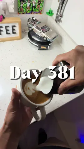 Day 381 of learning to do Latte Art until I get 100k Followers  . . . . . . . . #fyp #howdomakelatteart  #coffeereels #BrevilleCoffee #DeLonghiEspresso