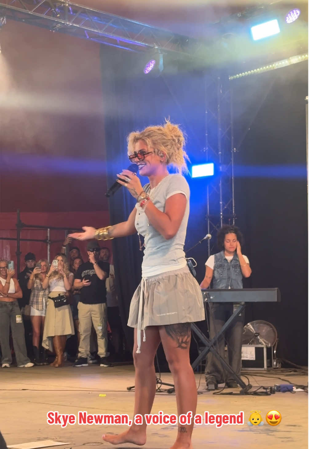 What an INCREDIBLE performance queen 💖 @skyenewman__  @Rockstar Energy UK #readingfestival #skyenewman #familymatters #performance #crowd 
