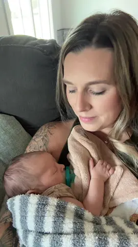 That newborn smell will always be the best  #newborn #babyboy #lastbaby #4thtrimester 
