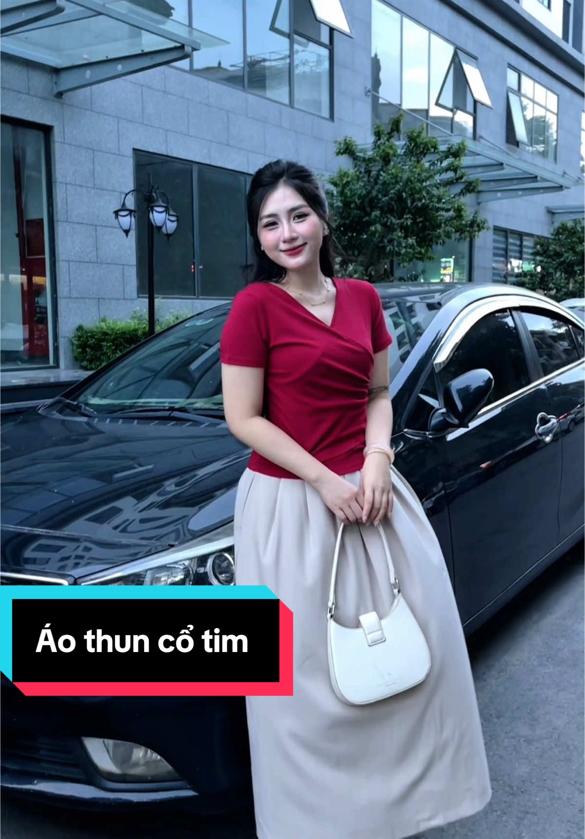 Basic nhưng không đơn giản, cổ tim nhẹ nhàng khoe nét nữ tính #thoitrangnu #aothun #evalover #viral #nhenhang 