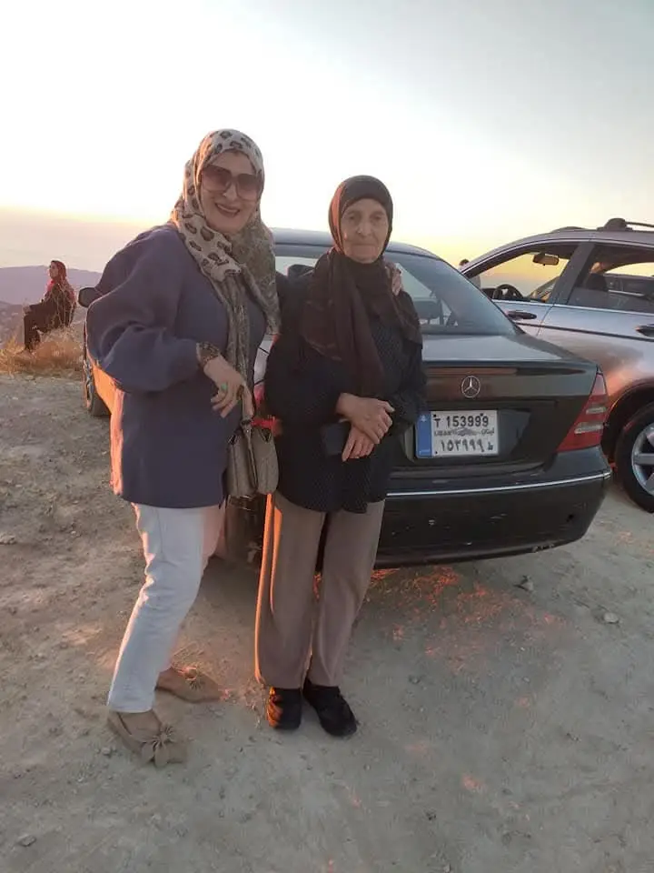 انا واختي وامي الثانية الله يطول بعمرا 🤲 ♥️ 