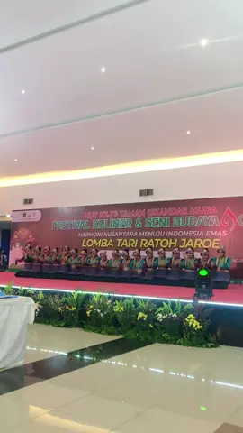 Tari ratoh jaroe di acara festival hut-75 @Taman Iskandar Muda Ini salah satu grup dari banyaknya peserta lomba dan bagus2 semua😍 #aceh #tariaceh #ratohjaroe #tamaniskandarmuda 