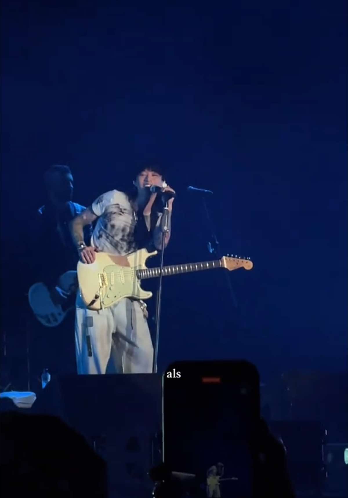 FINALLYYYYY FINALLYY THIS SONG LIVE😭 AAAAA I GOT TO POST THIS FIRST!!!! pardon my voice, i got tooo excited😭 #keshi #lalalafest #concert #2soon #fyp #keshiinjakarta