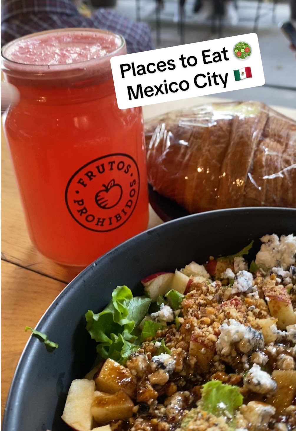 Replying to @jerrysilverr there are plenty of places to eat tacos 🌮 in Mexico City 🇲🇽 but do you know where to go when you want a good salad?! 🥗 ❤️🇲🇽 #placestoeat #healthyfood #frutosprohibidos #mexicocityfood #travelmexico 