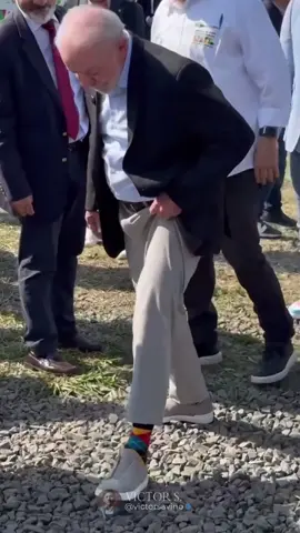 Pelo visto só o filho do pai dos pobres é que são pobres mesmo. 