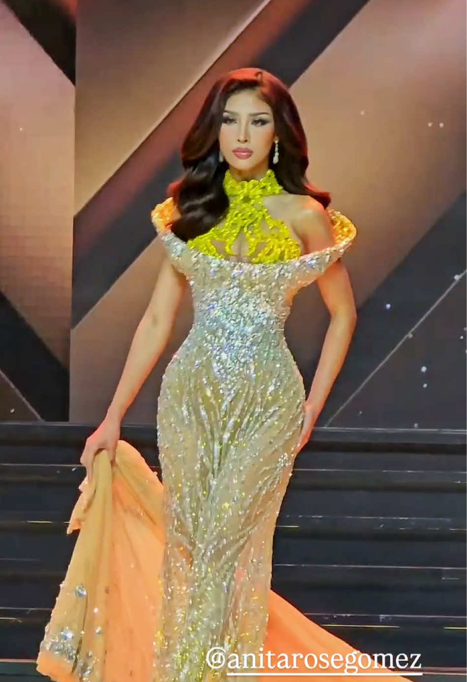 (AUDIENCE VIEW) Anita Rose Gomez #anitarosegomez #missgrandinternational #missgrandphilippines #eveninggown 🎥: @ruyronqs @Anita Rose Gomez @Rian Fernandez 
