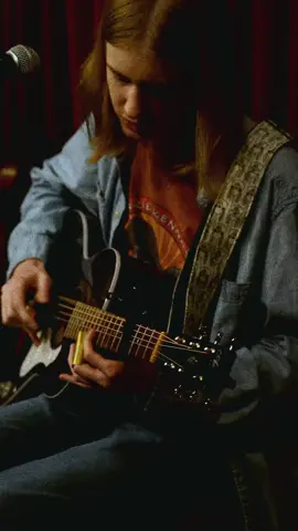 May you get to heaven before the devil knows. #slideguitar #blues #livemusic
